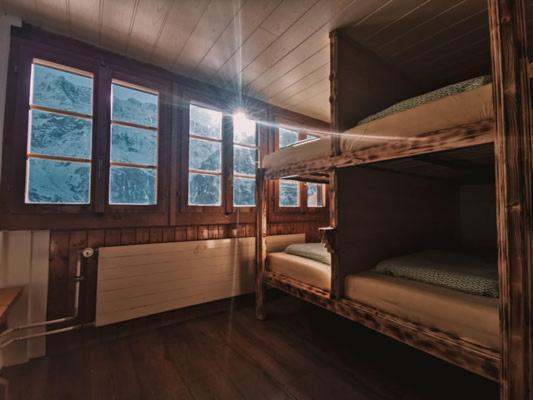 Mountain Hostel Gimmelwald Exterior photo
